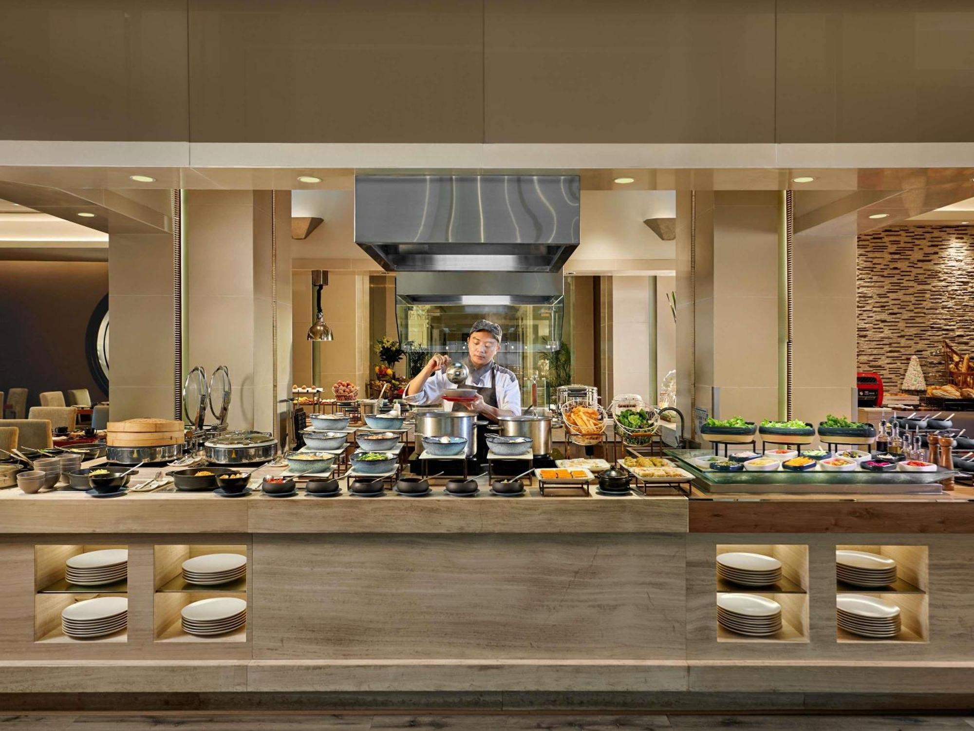 Mövenpick Hotel 5*