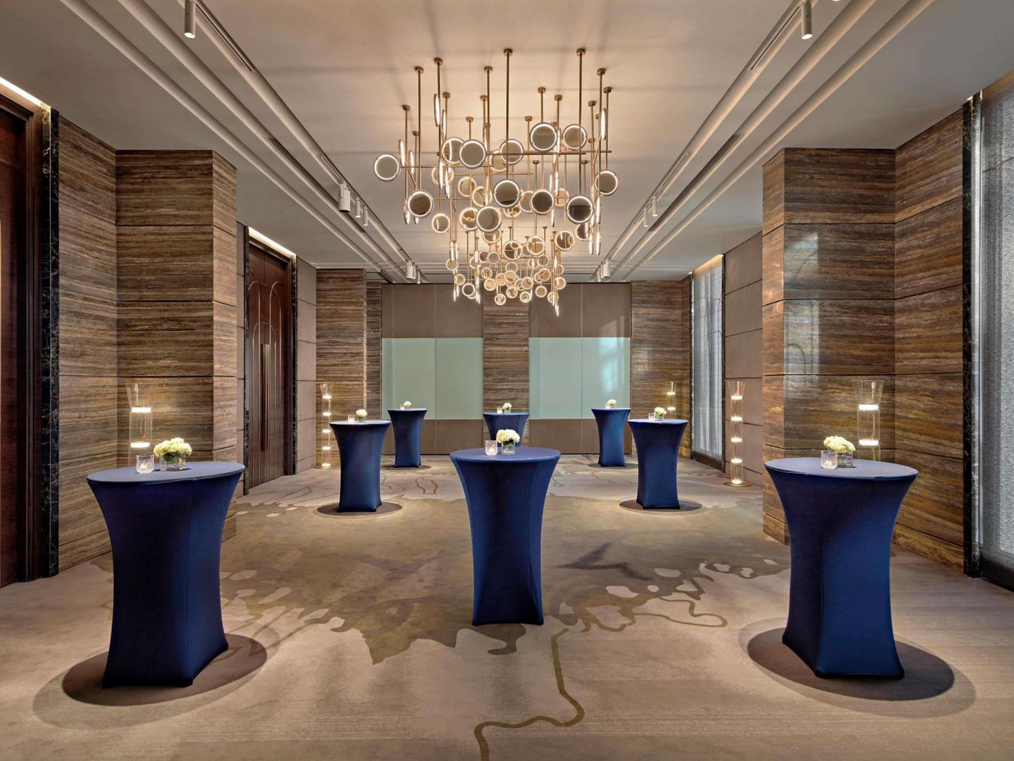 Moevenpick Centre 5*