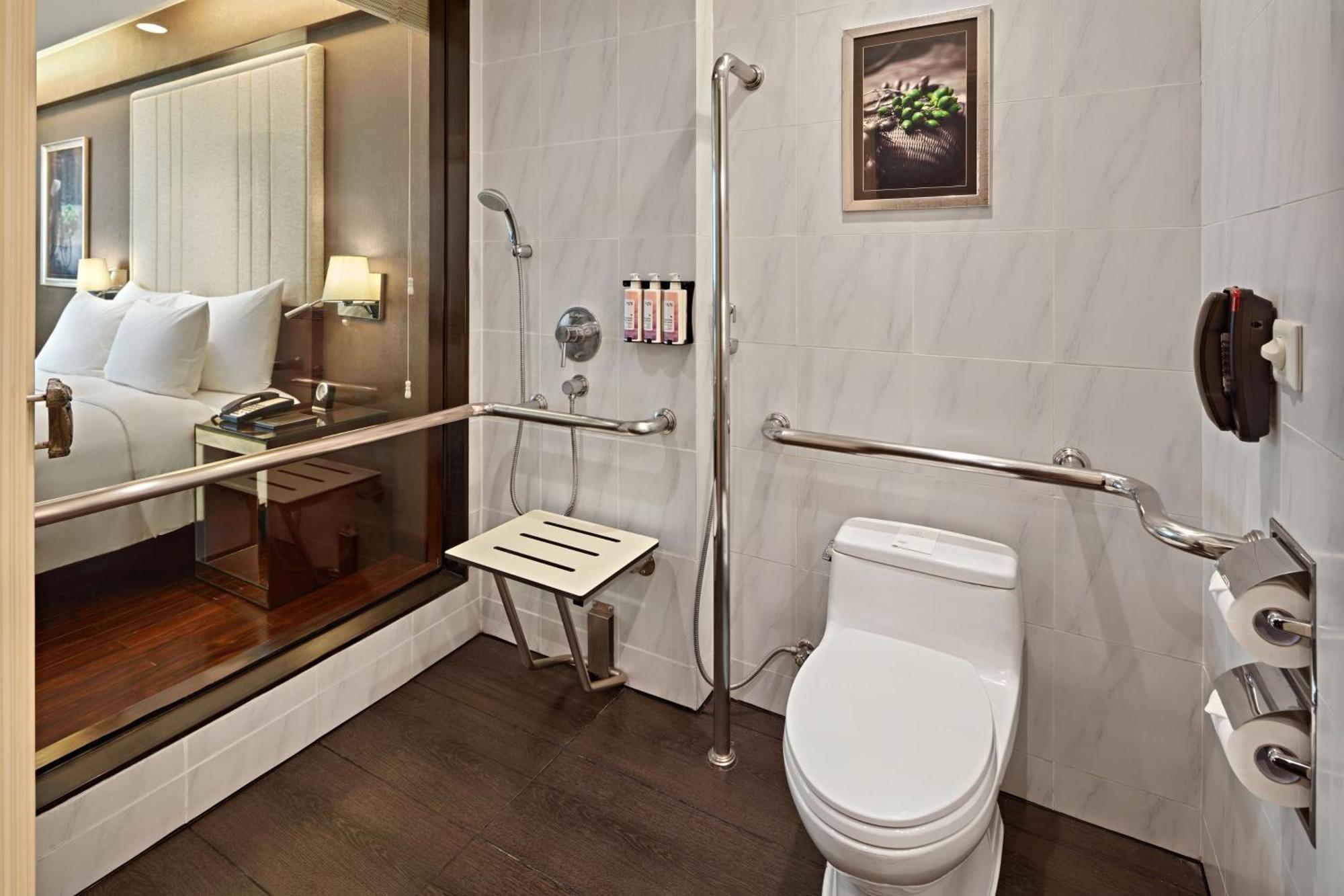 Moevenpick Centre Hotel 5*